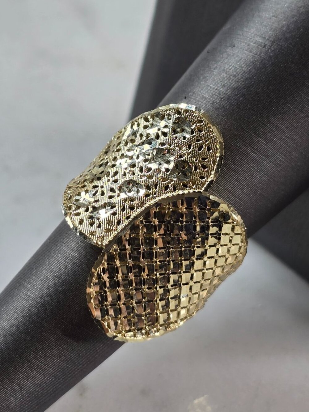 Womens 10K Yellow Gold Modernist Filigree Ring 2.7g E857